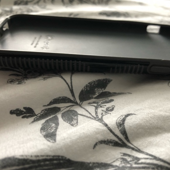 iPhone 7 Black Speck Case - Picture 3 of 5